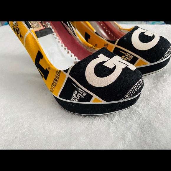 Almost Brand New Super Stylish GEORGIA TECH Heels - Box 41 - Picture 3 of 7